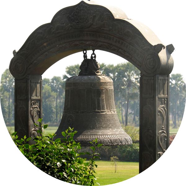 bel bij de ingang van de ruïne, Nalanda, Bihar • India